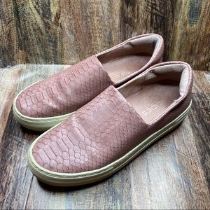 J/Slides‎ Pink Snake Print Slip On Sneaker Size 5.5
